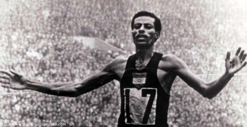 Etiopski maratonac Bikila Abebe osvojio je dva zlata - na Igrama u Rimu 1960. godine i četiri godine kasnije u Tokyju