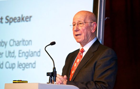 KOD ENGLEZA NEMA ŠALE: Bobby Charlton je najveći i živome su mu podigli spomenik