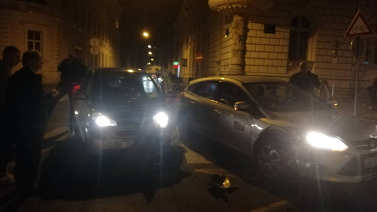 ĆIRO BLAŽEVIĆ LAKŠE OZLIJEĐEN U PROMETNOJ NESREĆI:  Nije krivac,  na njegov smart naletio taksi vozač