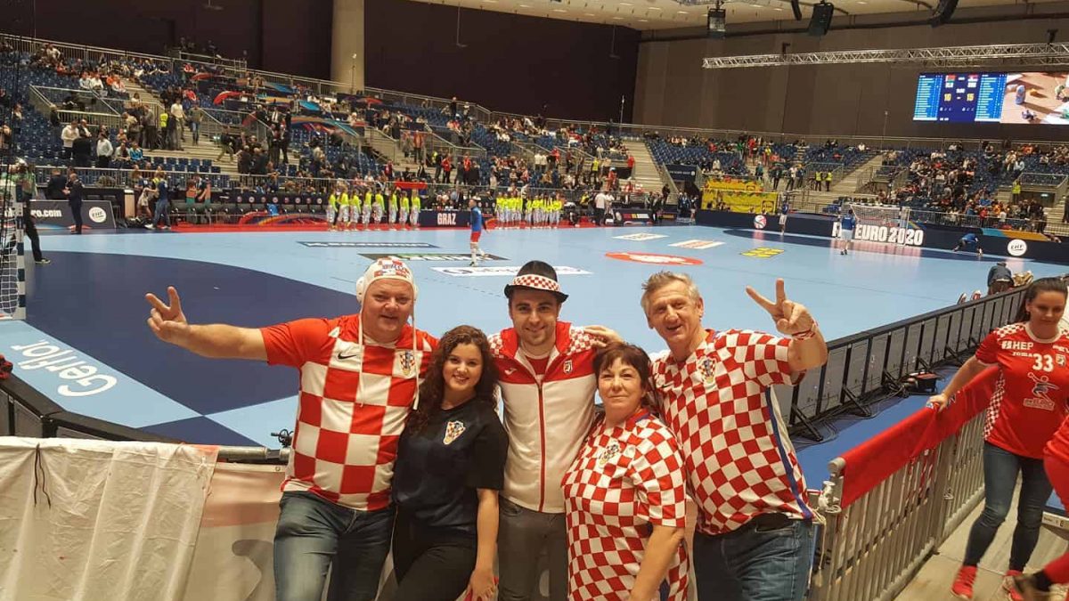 HRVATSKI NAVIJAČI ODUŠEVILI U GRAZU: Rukometaši igraju na domaćem terenu
