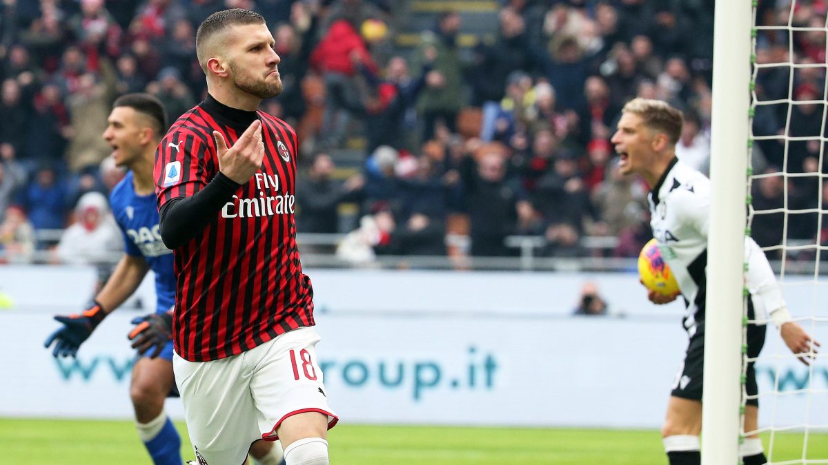 AC  MILAN JAČI OD ČELNIŠTVA SERIE A: Nose crni flor za Kobe Bryanta