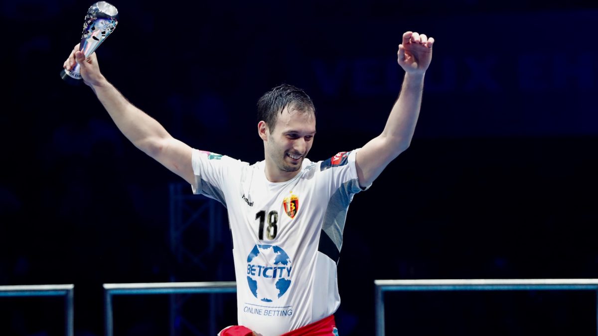 (VIDEO) IGOR KARAČIĆ KAO OLI MLAKAR: “Stao pred kameru i objavio sjajnu vijest”