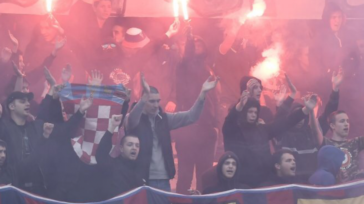 IZGREDI U VARAŽDINU: Brutalan sukob Torcide i policije, ima i ozlijeđenih