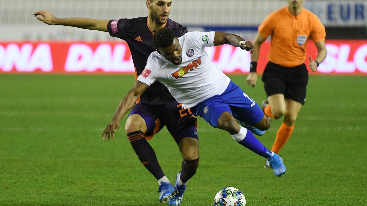 HAJDUK S IGRAČEM MANJE:  Lokomotiva pognutih glava prema Zagrebu
