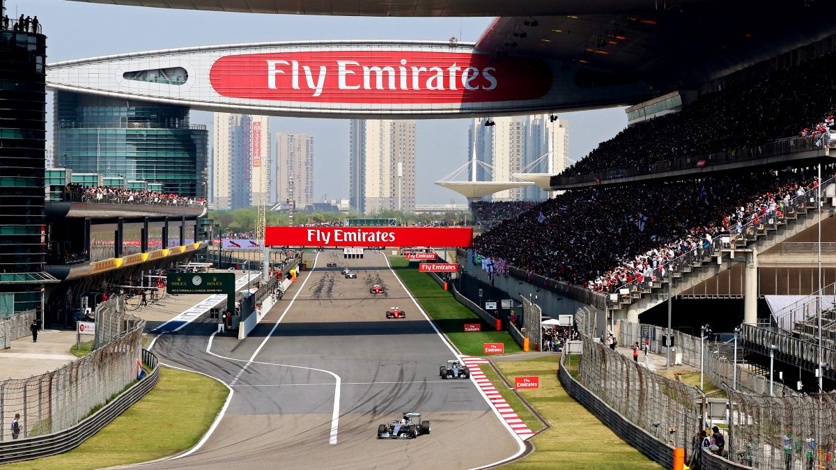 U ZEMLJI S 30 TISUĆA UMRLIH: Formula 1 vozi se pred publikom, zašto?