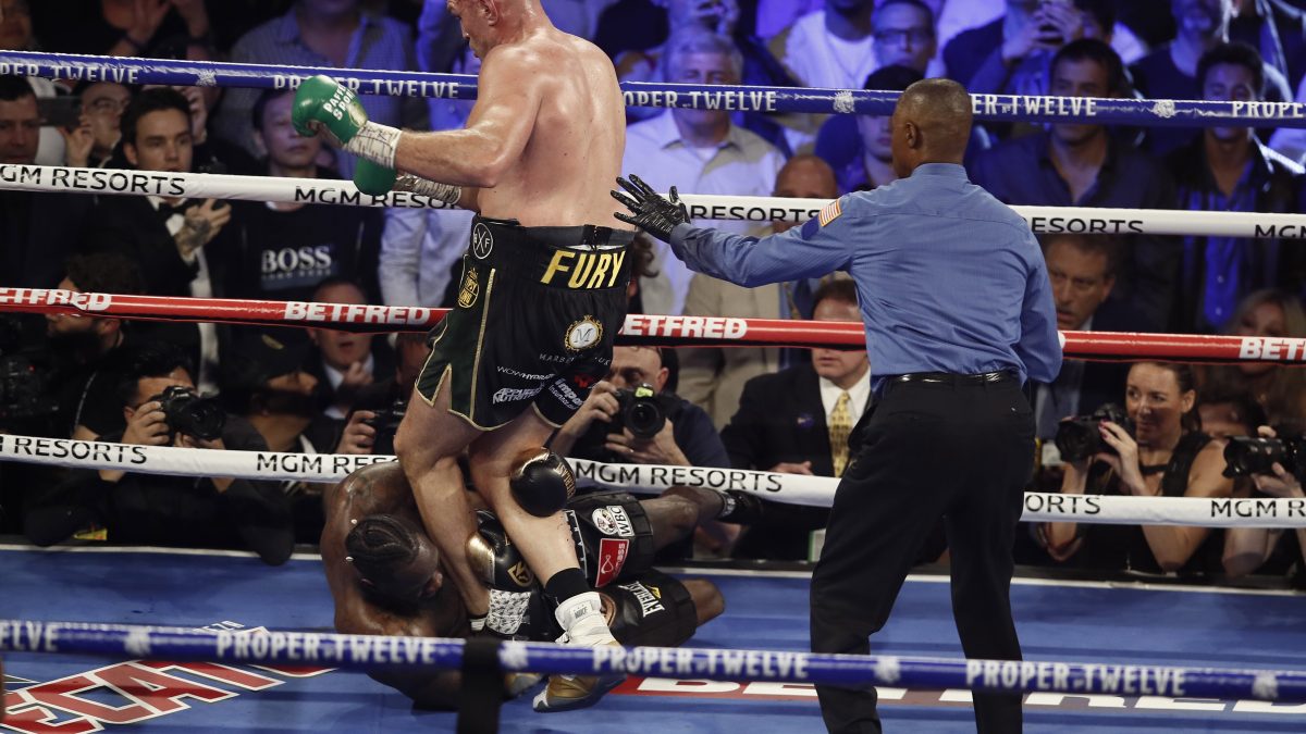 KRALJ CIGANA NA BOKSAČKOM TRONU: Fury nokautirao Wildera i poslao ga u bolnicu!