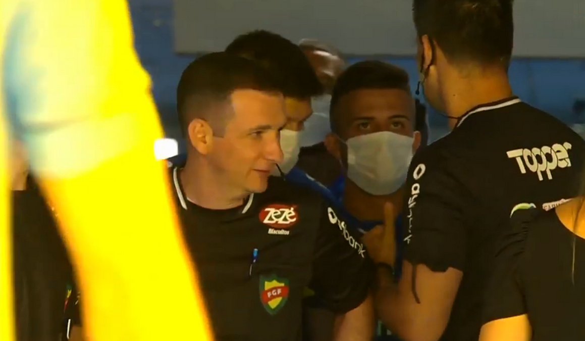 (VIDEO) MOMČAD  GREMIA ŠOKIRALA JAVNOSTI Na teren izašli sa zaštitnim maskama