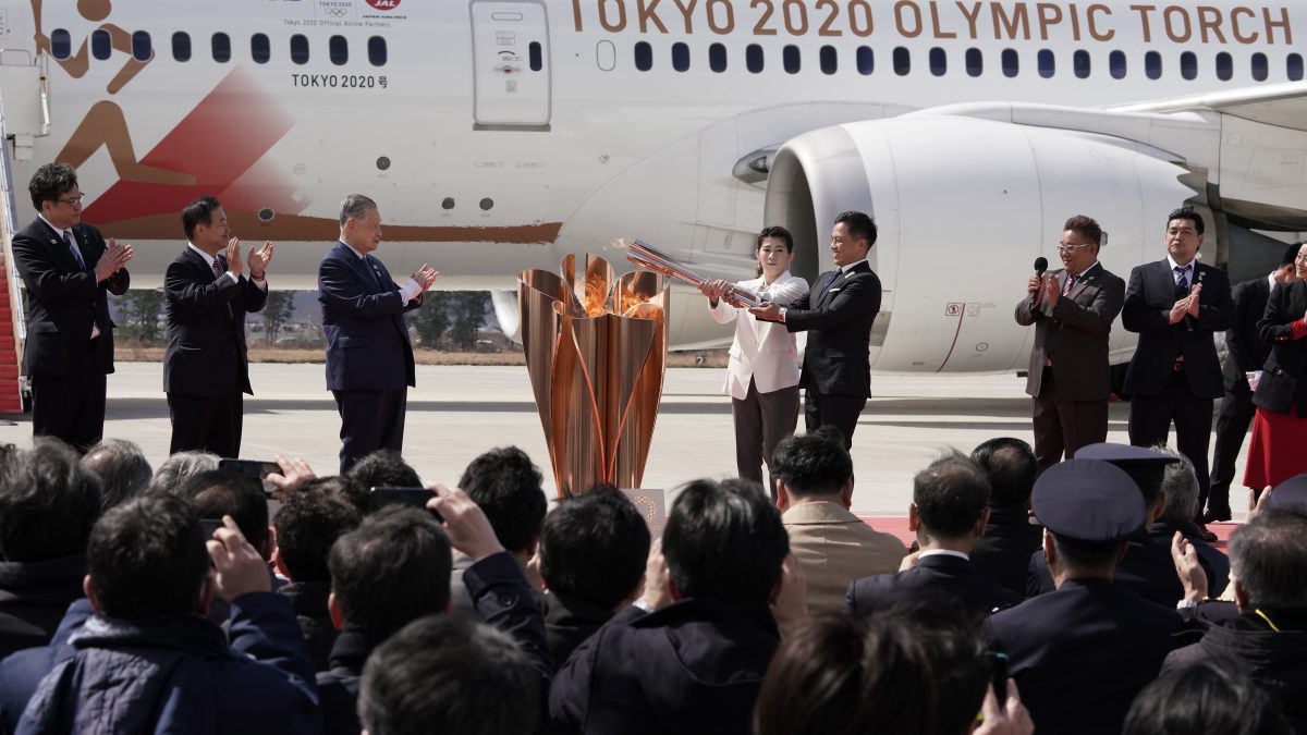 ONI NE ODUSTAJU: Olimpijska baklja stigla u Japan, razmatraju se svi scenariji