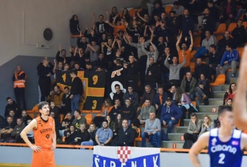 GESTA ŽESTOKIH I PRAVIH MOMAKA Funcuti dostavljaju lijekove i hranu potrebitima
