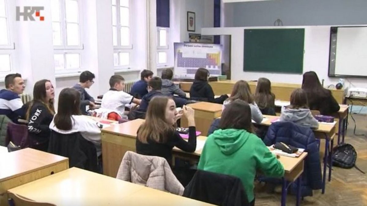 OPASNOSTI I RIZICI OD POVRATKA U ŠKOLSKE KLUPE: Djeca nisu ugrožena  ali…