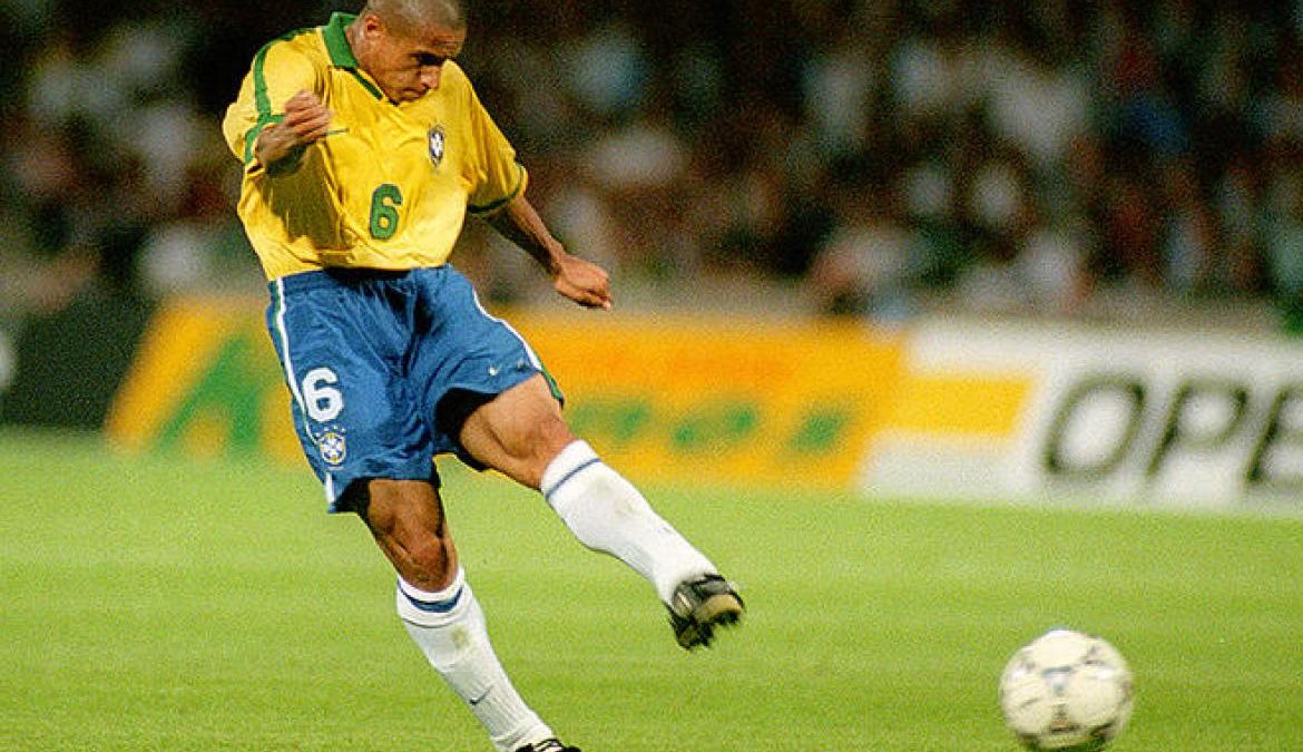 (VIDEO) NAJBOLJI IZVOĐAČ SLOBODNIH UDARACA Kad tuče Roberto Carlos svijet staje