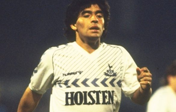 (VIDEO) MARADONA IGRAO ZA TOTTENHAM: Došao je na oproštaj Ardillesa i oduševio