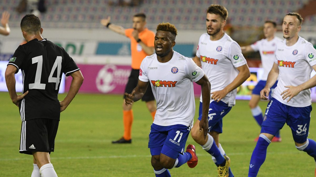 BURNO U HNL: Hajduk na jedvite jade, Rijeka izbezumila navijače